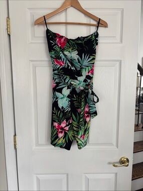 New York & Company Black Tropical Floral Wrap Shorts